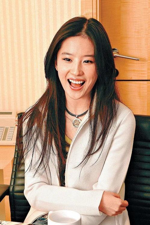 娱乐圈吃瓜刘亦菲,娱乐圈的瓜田，她如何成为焦点？