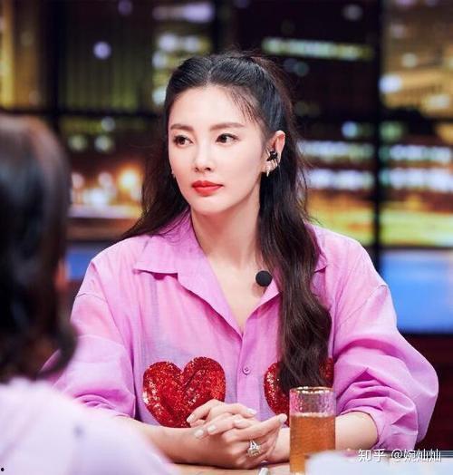 女主在娱乐圈吃瓜,女主的吃瓜日常