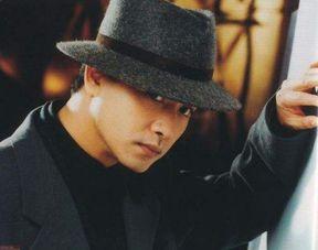 娱乐吃瓜君模仿张国荣,穿越时空的歌声，重温经典瞬间