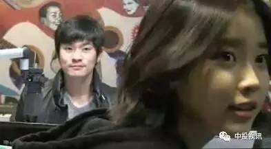 韩国娱乐圈iu吃瓜,揭秘韩国歌手的吃瓜瞬间